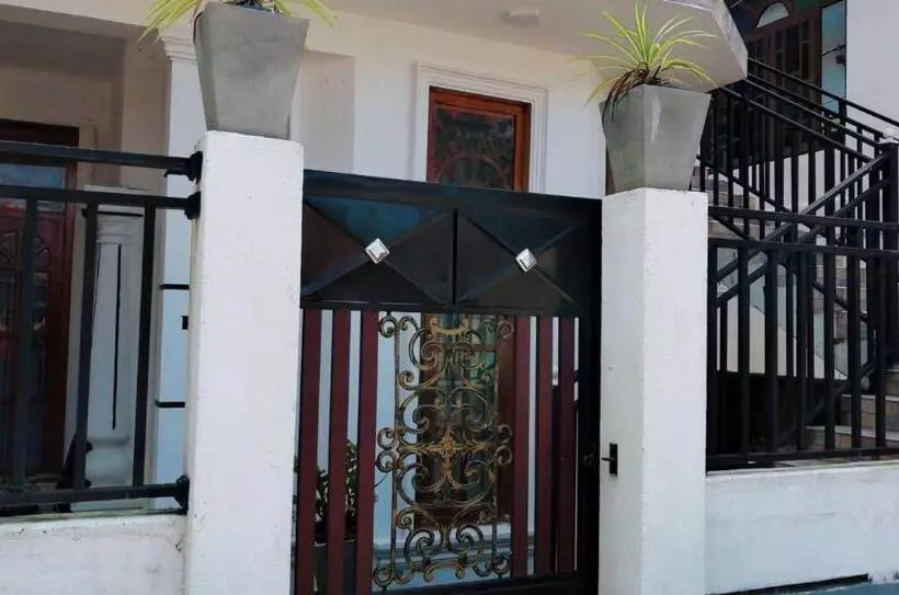 پانسیون Reshani Guest House