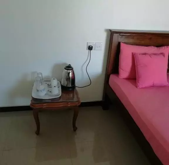 پانسیون Reshani Guest House