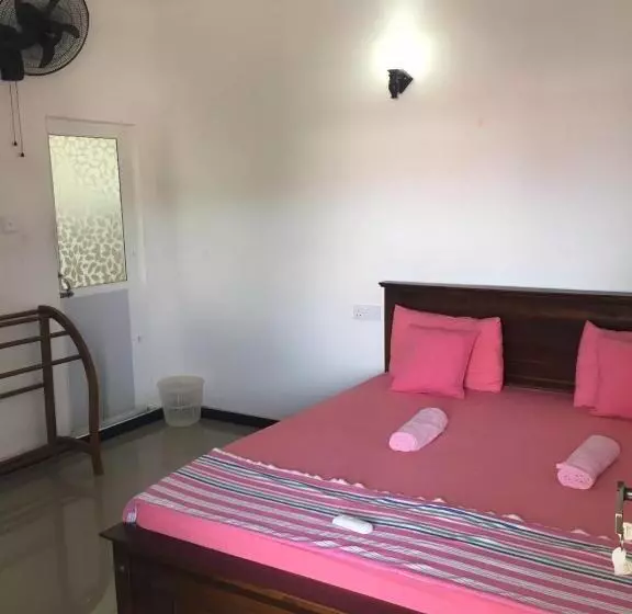 پانسیون Reshani Guest House