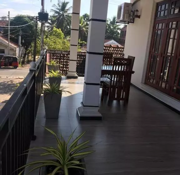 پانسیون Reshani Guest House