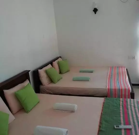 پانسیون Reshani Guest House