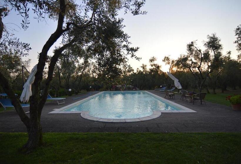 Отель Agriturismo I Due Casali