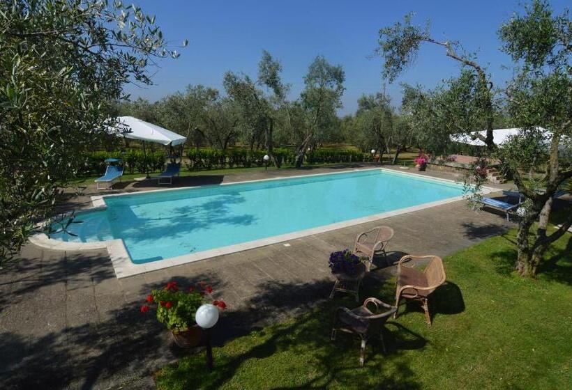 Отель Agriturismo I Due Casali