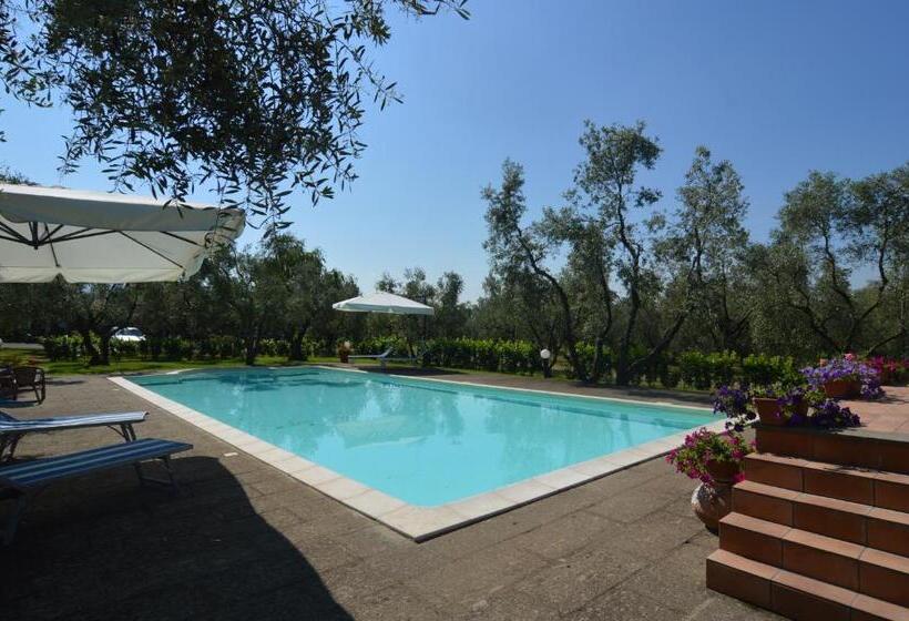 Отель Agriturismo I Due Casali