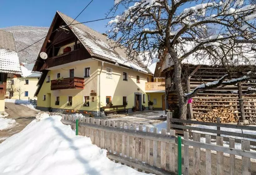 هتل Farmhouse Pri Miklavu