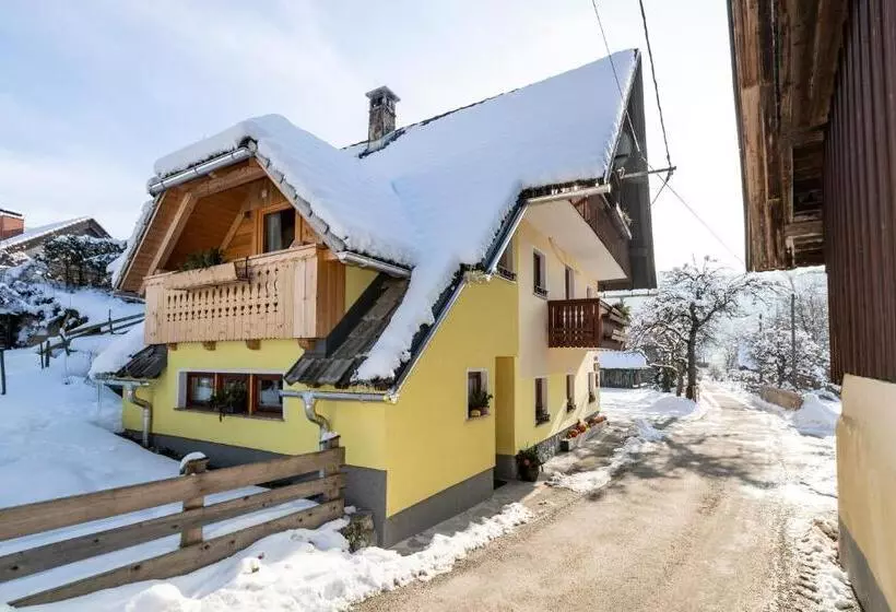 هتل Farmhouse Pri Miklavu