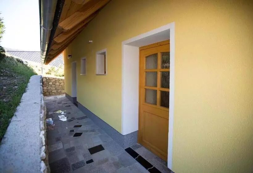 هتل Farmhouse Pri Miklavu
