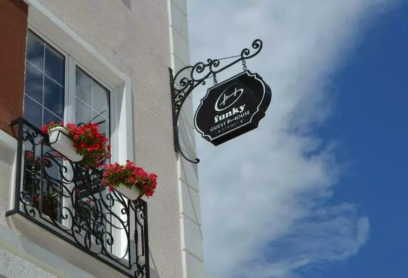 ペンション Funky Guest House & Adventures