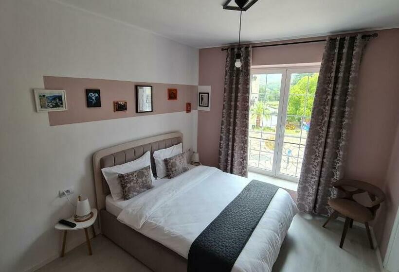 پانسیون Funky Guest House & Adventures