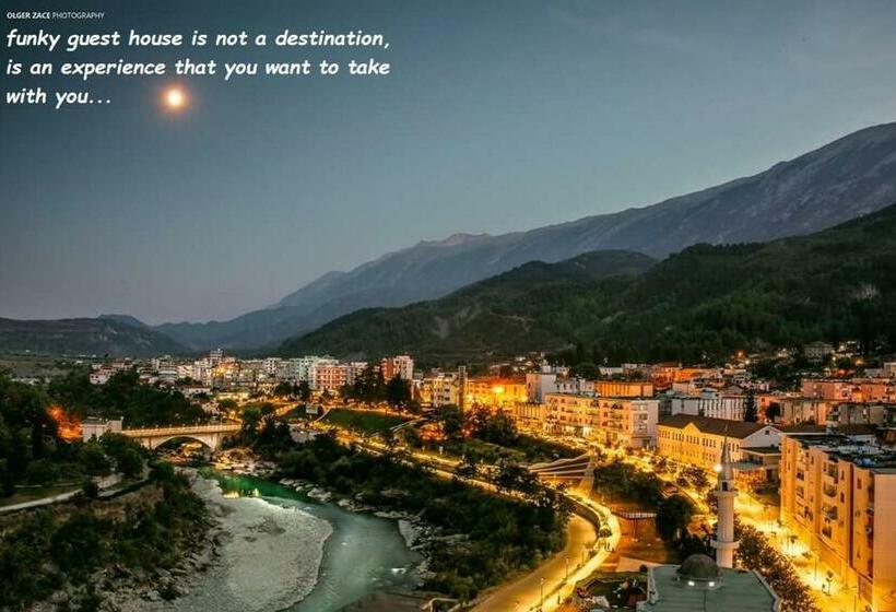 پانسیون Funky Guest House & Adventures