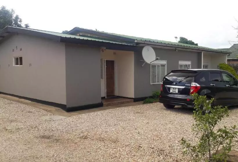پانسیون Furnished Self Catering Bedsitter
