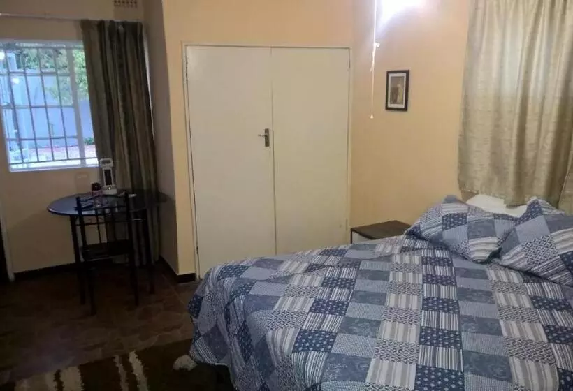 پانسیون Furnished Self Catering Bedsitter