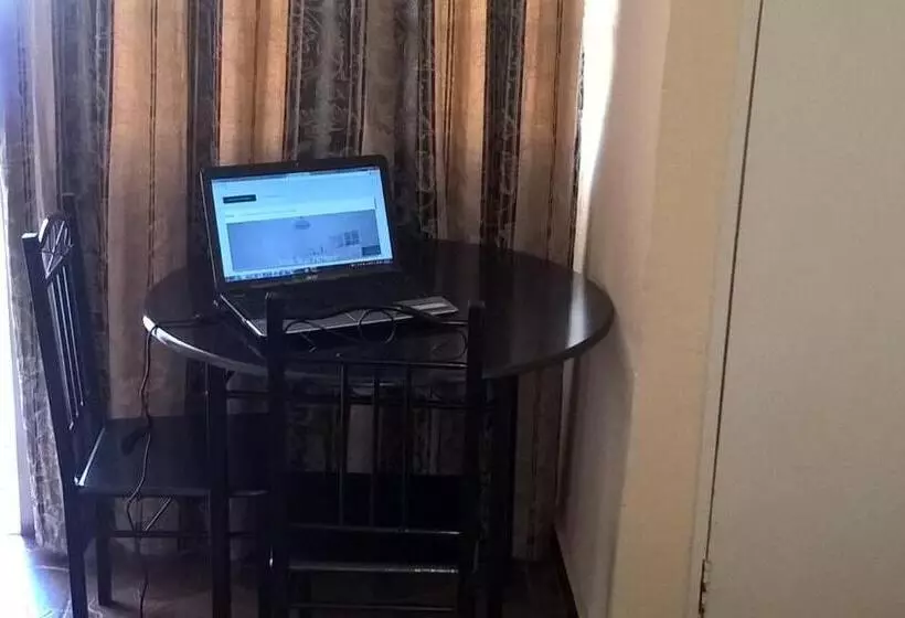 پانسیون Furnished Self Catering Bedsitter