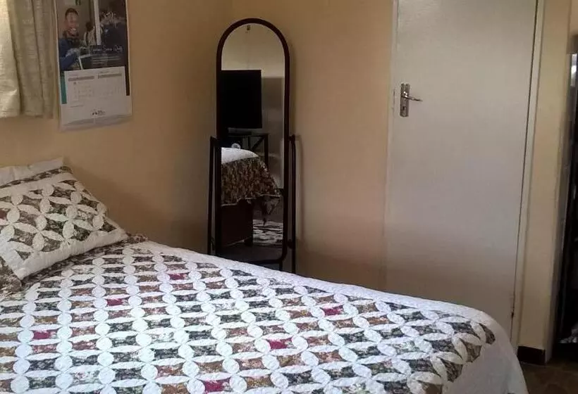 پانسیون Furnished Self Catering Bedsitter