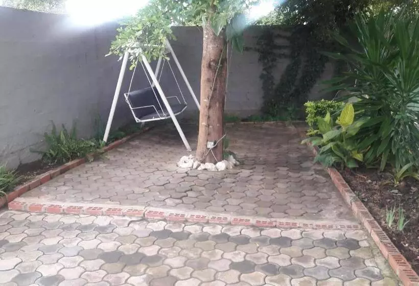 پانسیون Furnished Self Catering Bedsitter