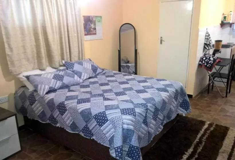 پانسیون Furnished Self Catering Bedsitter