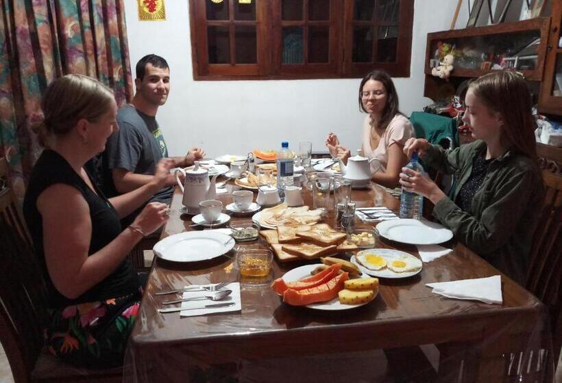 פנסיון Shani Residence Kandy