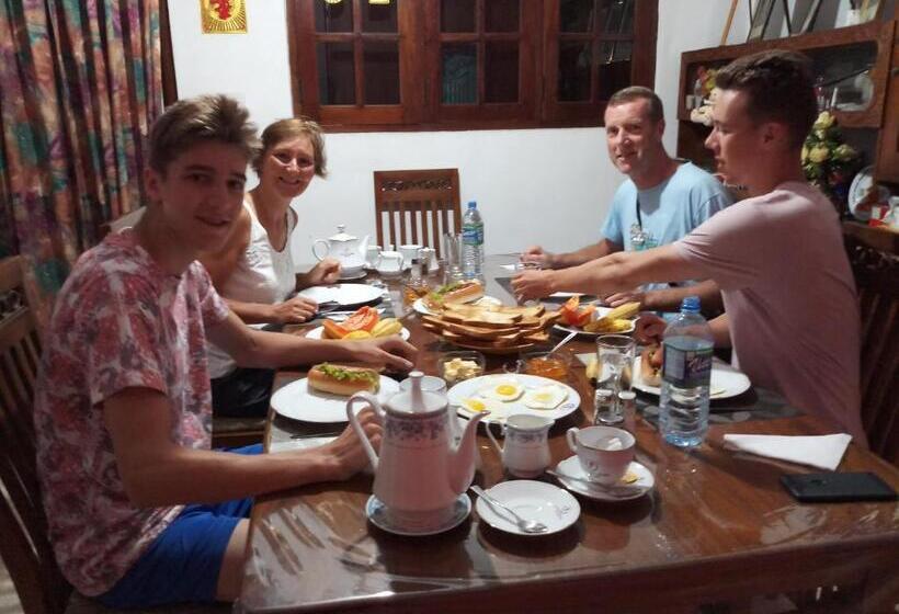 פנסיון Shani Residence Kandy