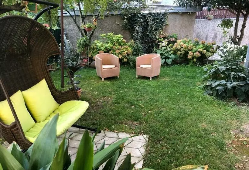 پانسیون Tinikos Guest House