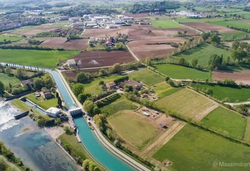هتل Agriturismo La Montina