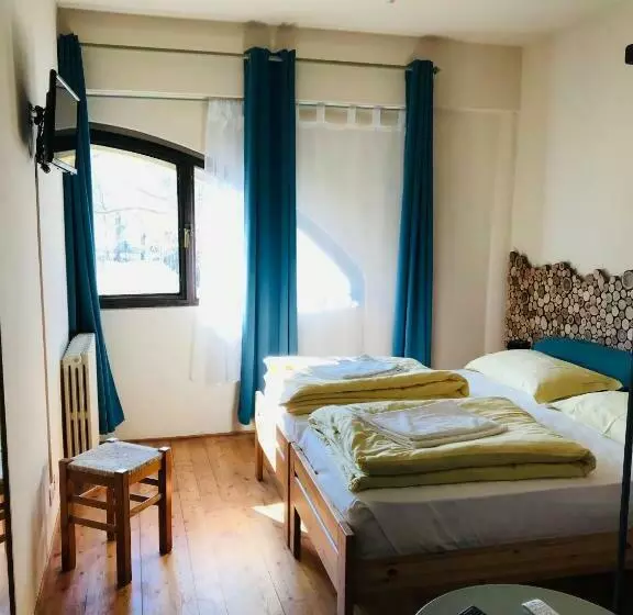 هتل Agriturismo La Montina