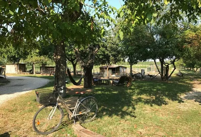 هتل Agriturismo La Montina