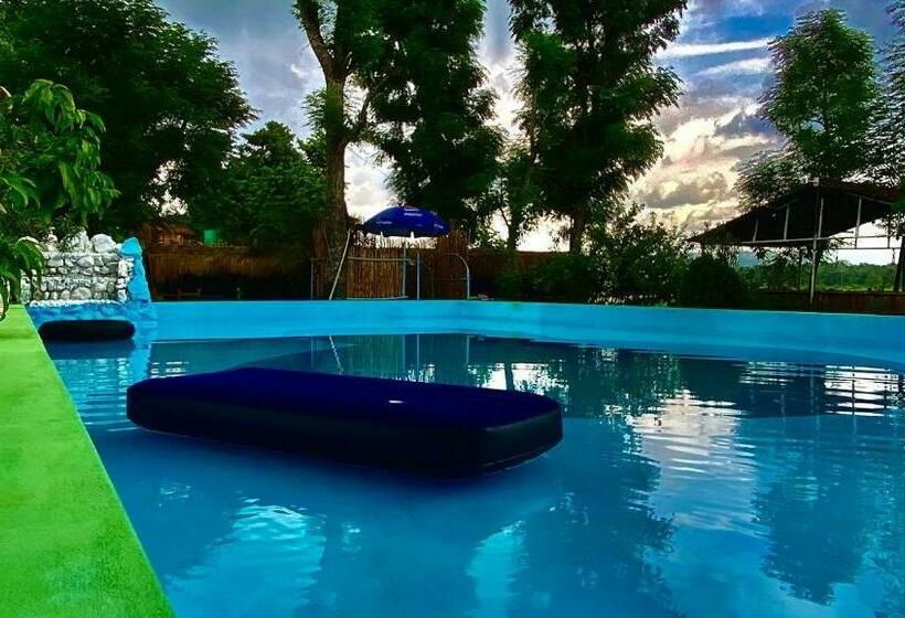 هاستل River Park Retreat