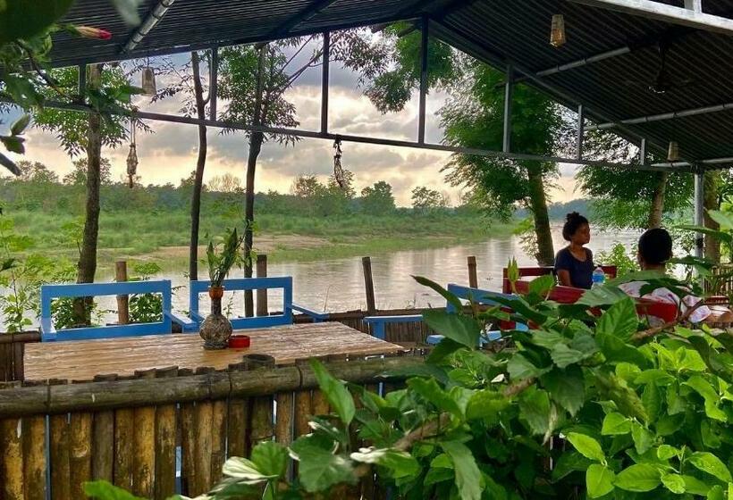 هاستل River Park Retreat