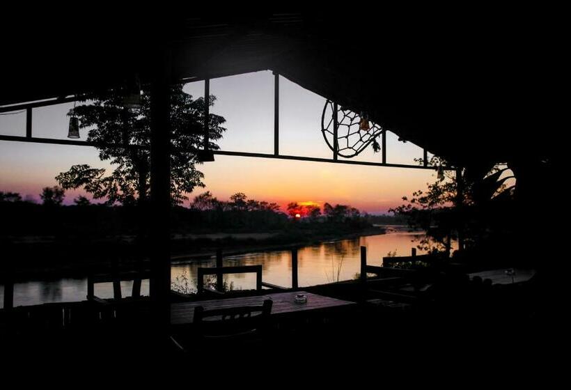 هاستل River Park Retreat