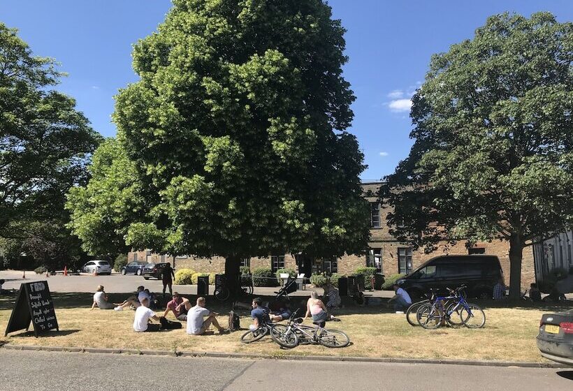 فندق صغير The Bull Inn