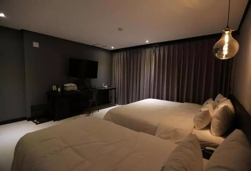 هتل Gupo Station Almond