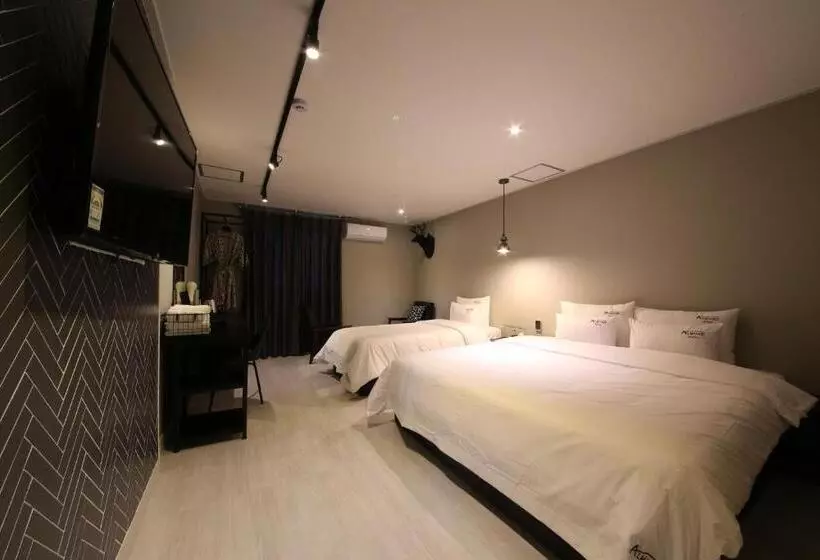 هتل Gupo Station Almond