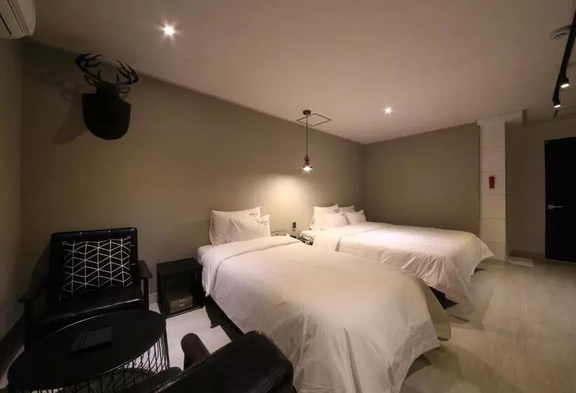 هتل Gupo Station Almond