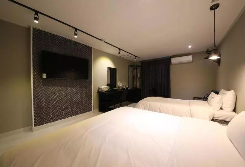 هتل Gupo Station Almond