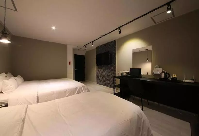 هتل Gupo Station Almond