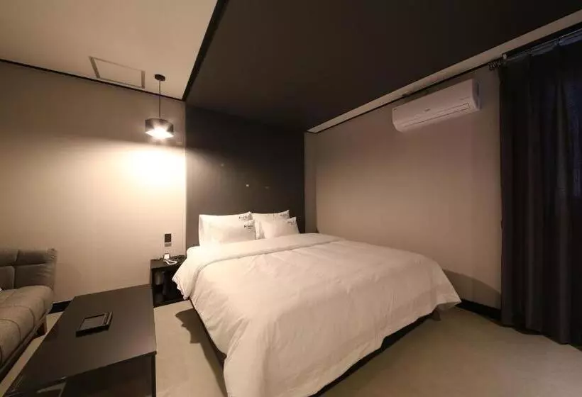 هتل Gupo Station Almond