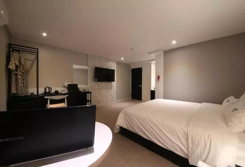 هتل Gupo Station Almond