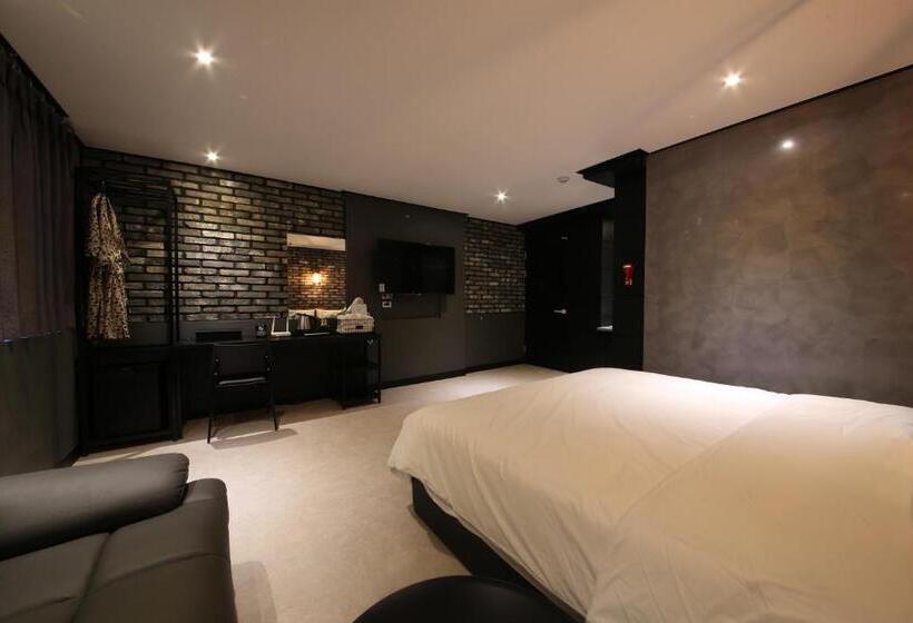 هتل Gupo Station Almond