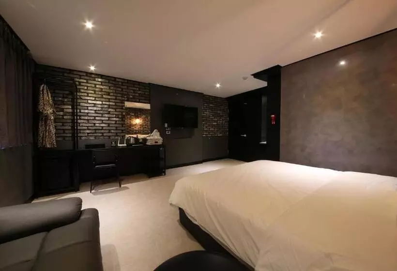 هتل Gupo Station Almond