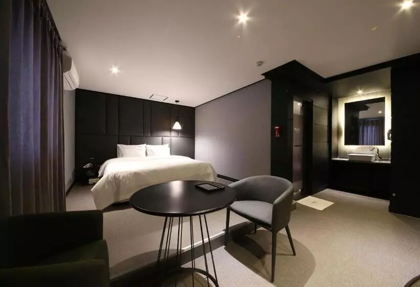 هتل Gupo Station Almond