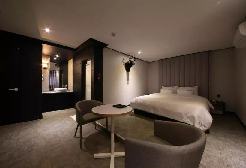 هتل Gupo Station Almond