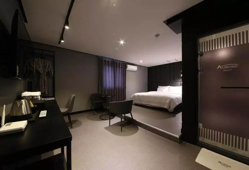 هتل Gupo Station Almond