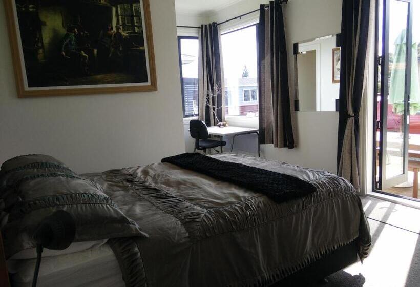 مبيت وإفطار Al And Rosies B+b