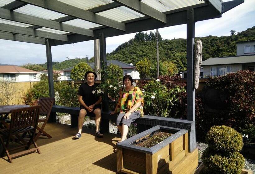 مبيت وإفطار Al And Rosies B+b