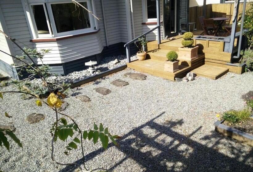 مبيت وإفطار Al And Rosies B+b