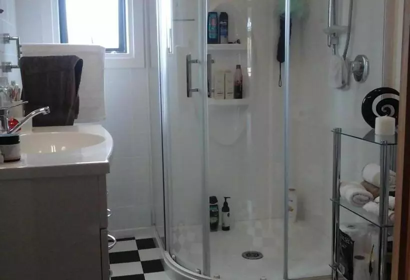 Aamiaismajoitus (B&B) Al And Rosies B+b