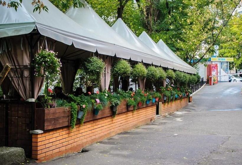 Golden Globus Hostel