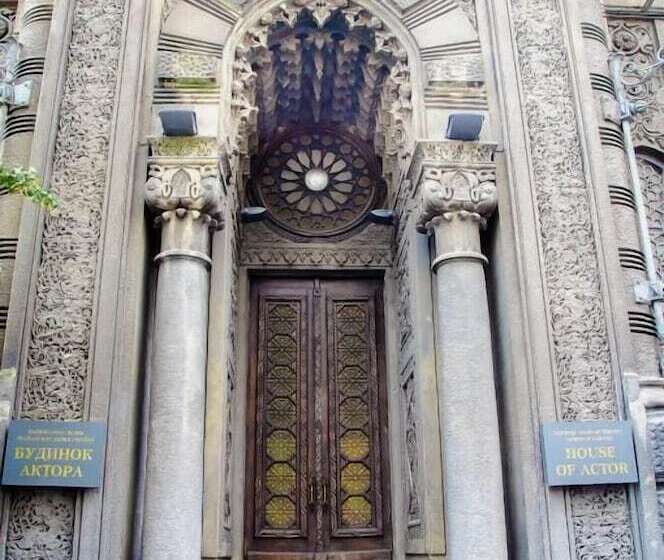 Golden Globus Hostel