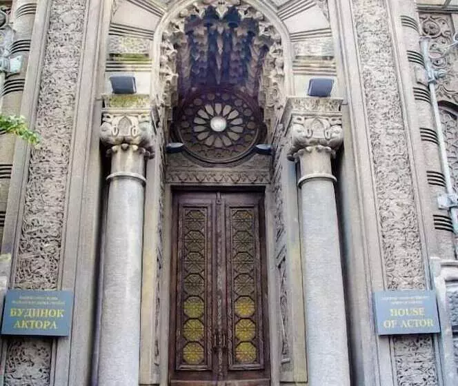 Golden Globus Hostel