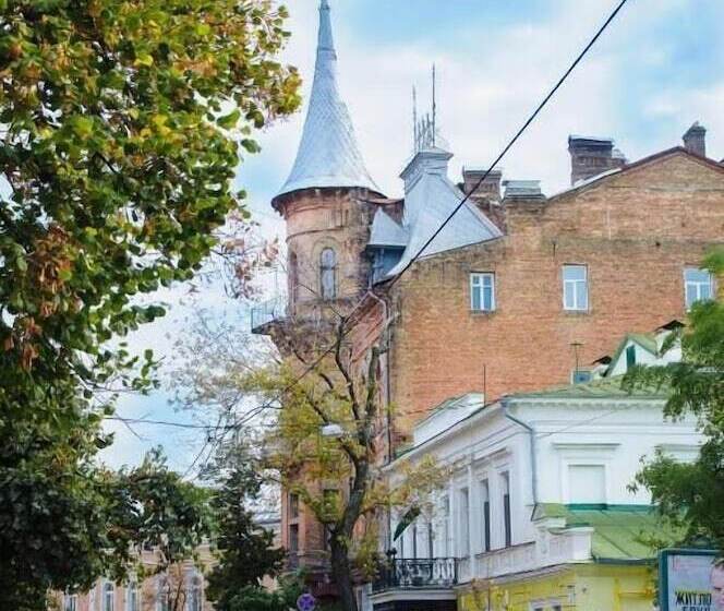 Golden Globus Hostel